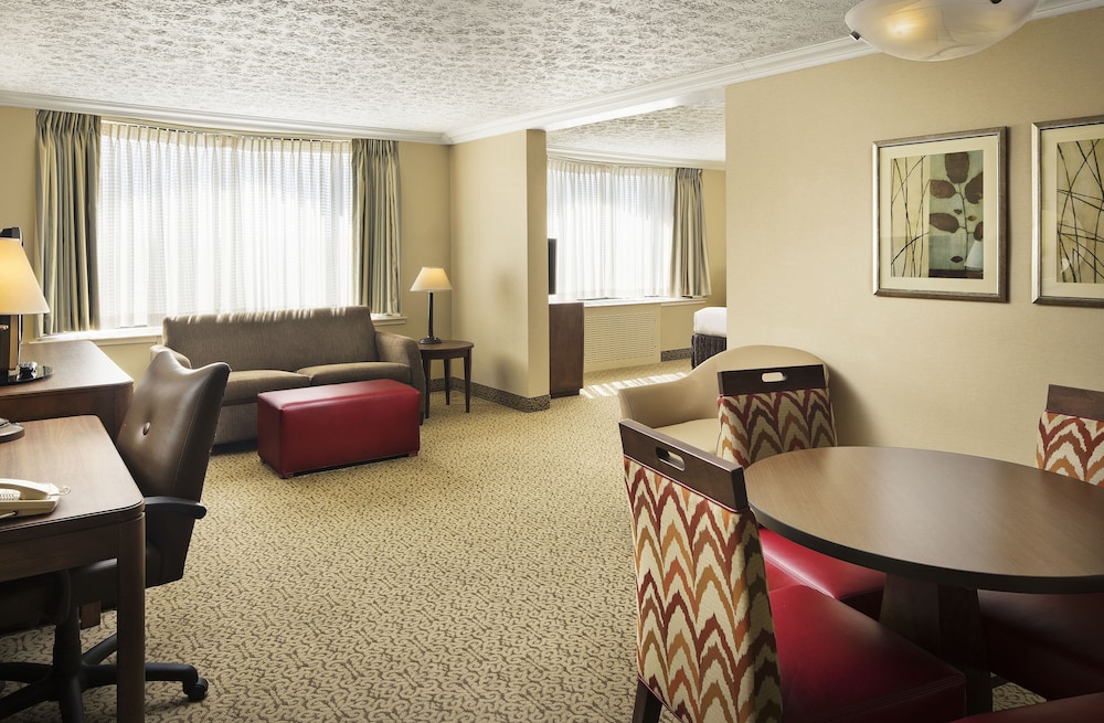 Crowne Plaza Louisville Airport Expo Center 35/79