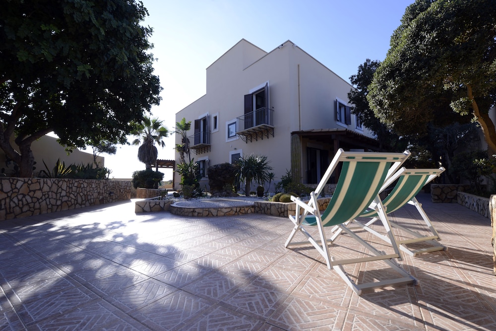 Oasis Hotel Residence and Resort 19/46