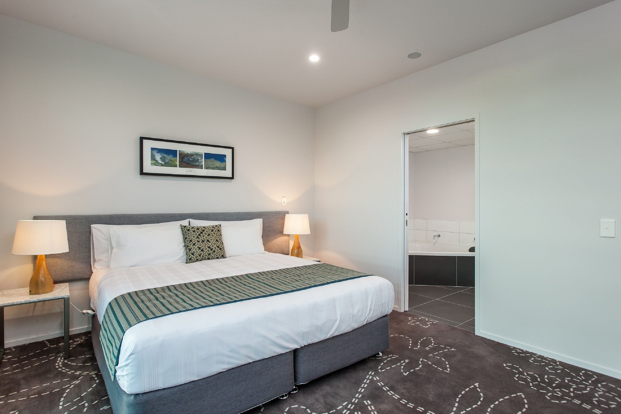 1 Bedroom, Deluxe, Suite, King Bed, Jetted Tub