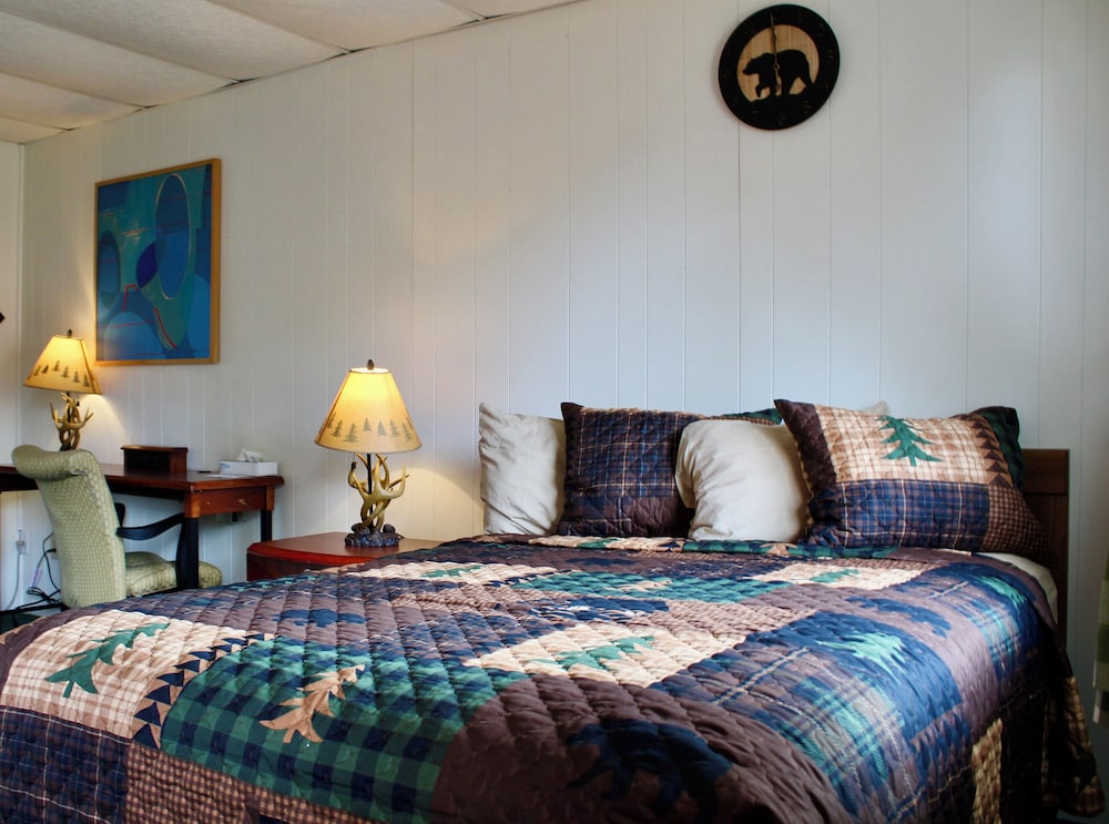 STANDARD, QUEEN BED