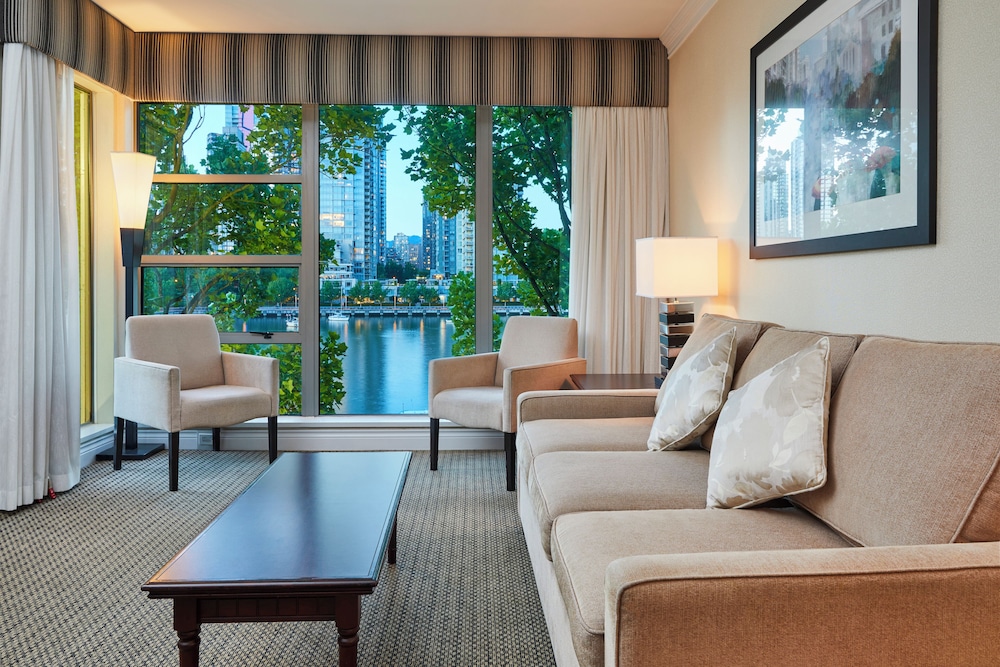 GRANVILLE ISLAND HOTEL 29/50