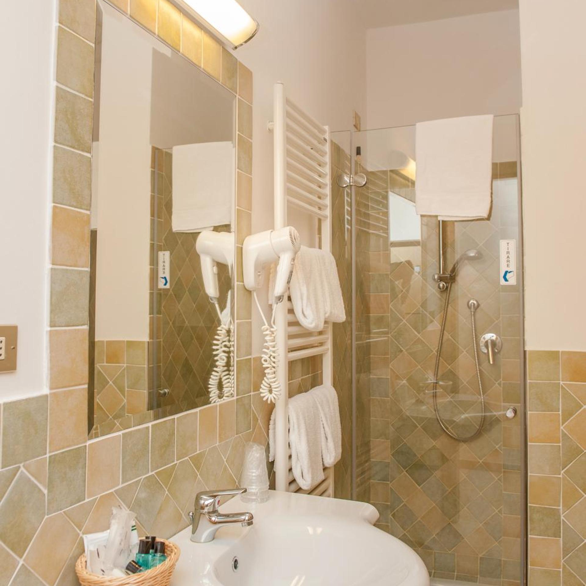غرفة رباعية، Hotel Cristalda 9/9