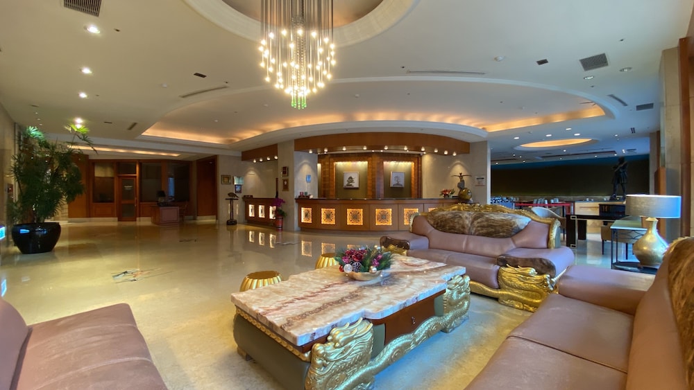 Monarch Plaza Hotel 35/47