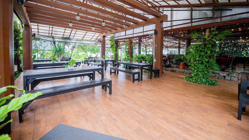 Baan Klang Aow Beach Resort 38/66