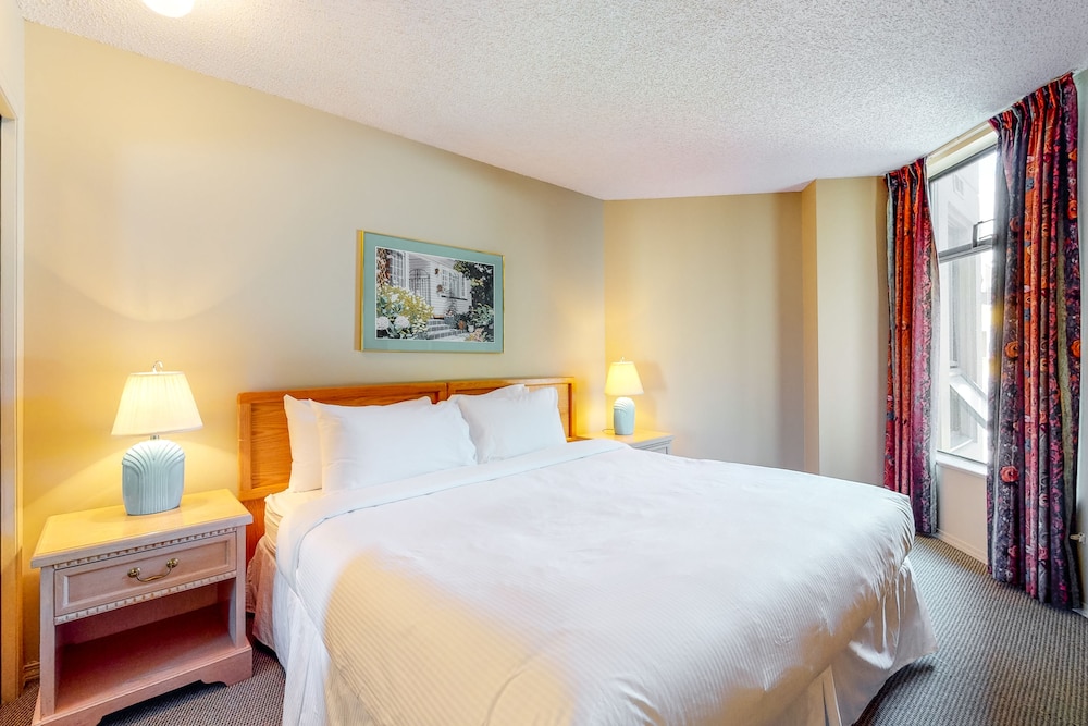 ResortQuest at The Marquise 12/47