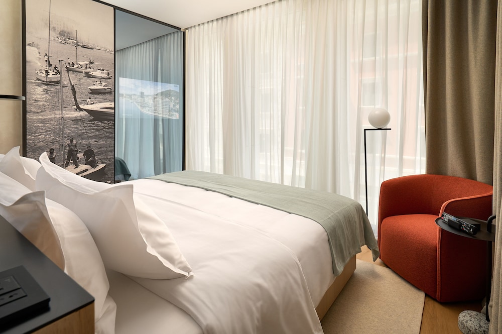 CLASSIC, DOUBLE BED, STREET VIEW
