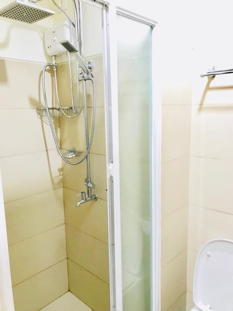 Tagaytay Condotel 34/36