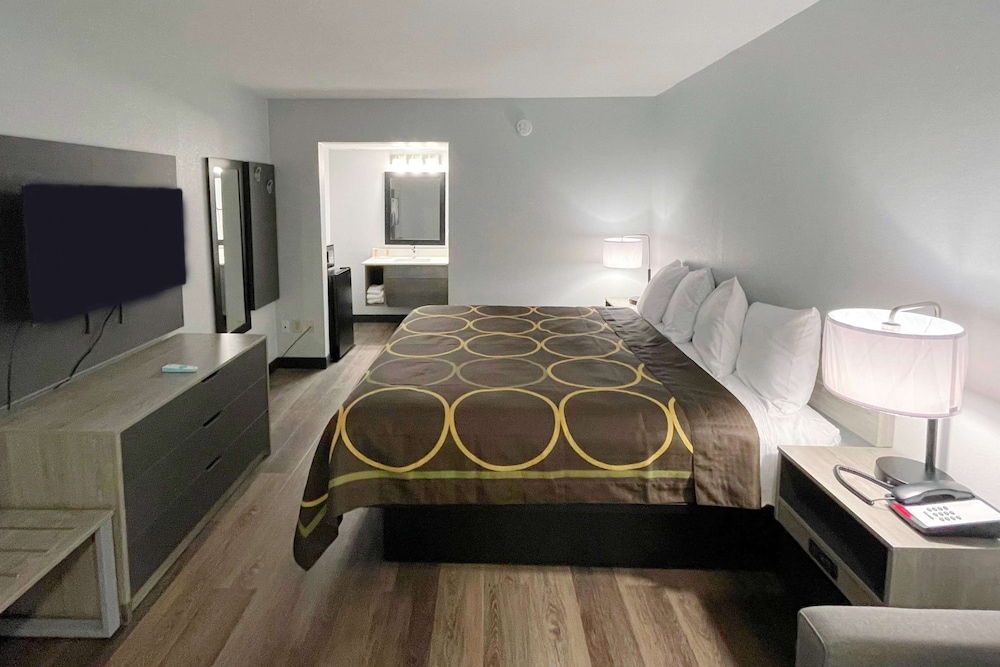 ROOM, KING BED