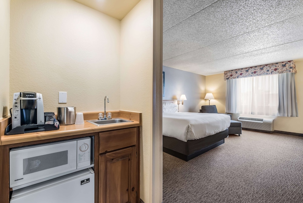 Red Lion Inn and Suites Goodyear Phoenix 19/36