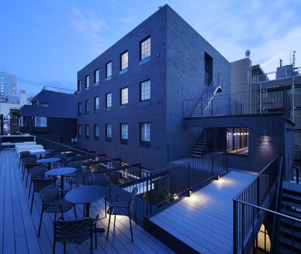 HOTEL CEN 3/44