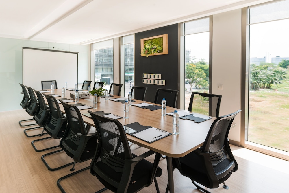 Novotel Living Saigon South 55/62