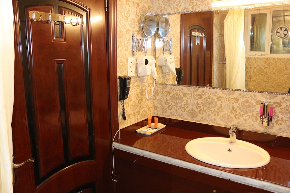 Mariana Hotel 47/50