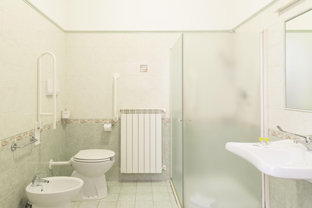 Twin room, B&B Hotel Pescara 3/6