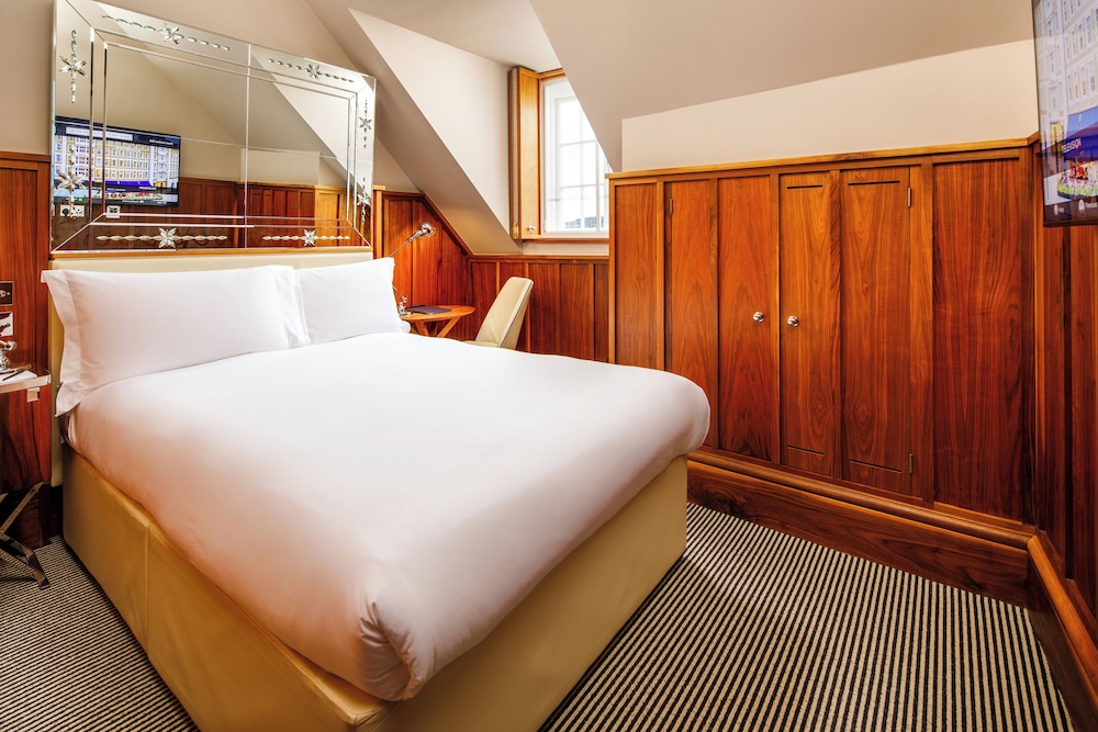 Edwardian, Guest Room, Queen Bed, High Floor