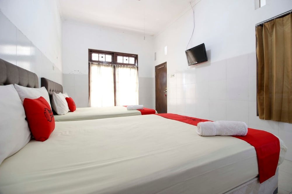 RedDoorz at Seturan Raya (ex NIDA Rooms Seturan Raya Tugu Jogja) 8/28