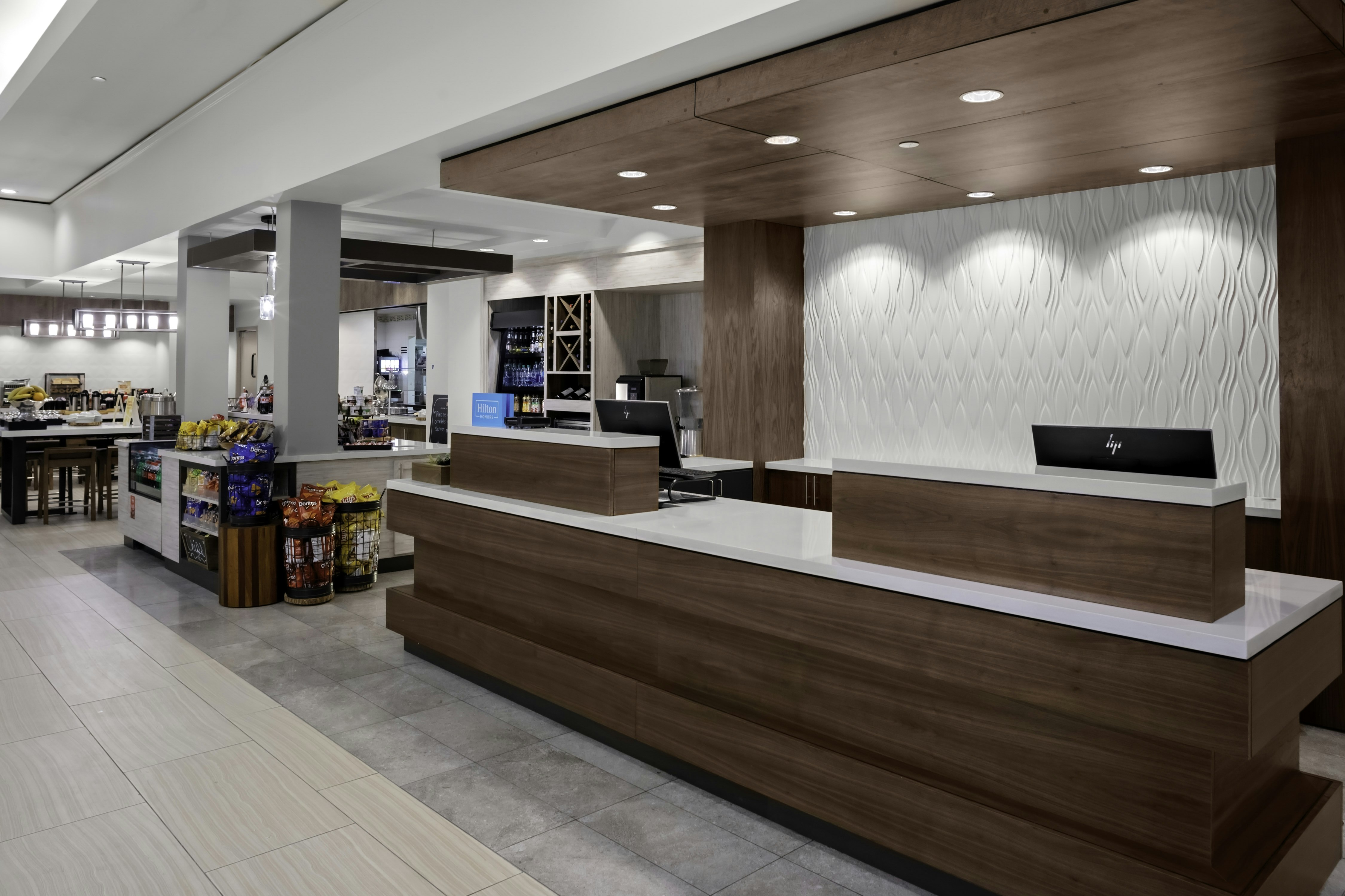 Hilton Garden Inn Atlanta Perimeter Center 8/64
