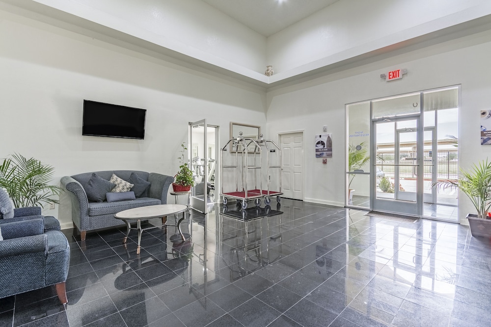 Suburban Studios Dallas Northwest Walnut Hill 23/49