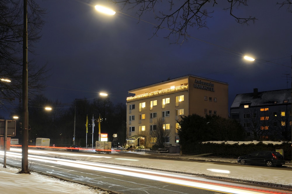 Ambassador Parkhotel 2/43