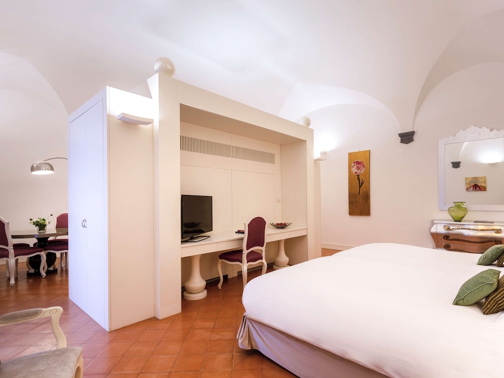 Palazzo Caracciolo Naples 6/43