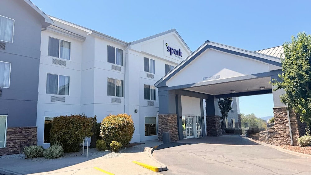 La Quinta Inn & Suites by Wyndham Central Point - Medford 40/48