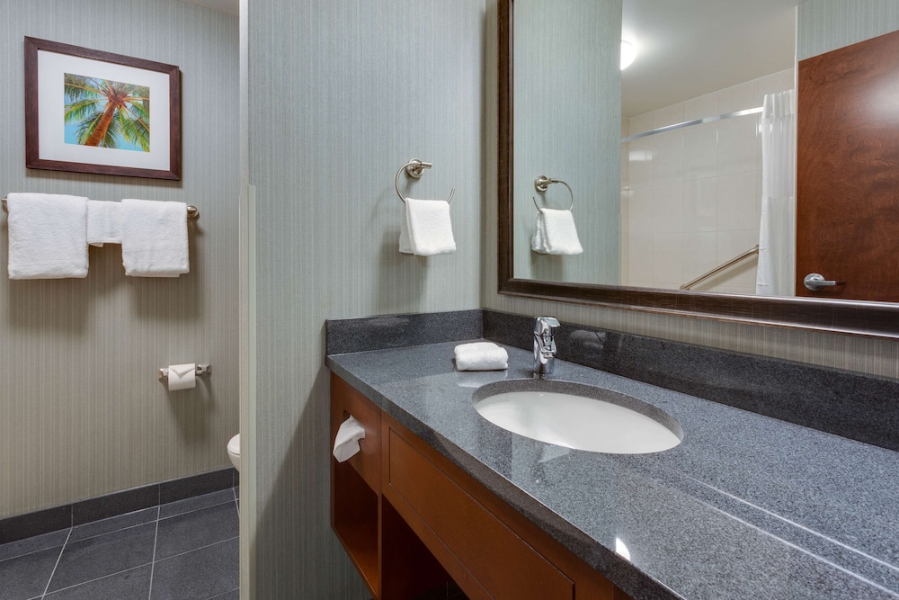 Drury Inn and Suites Fort Myers 47/49