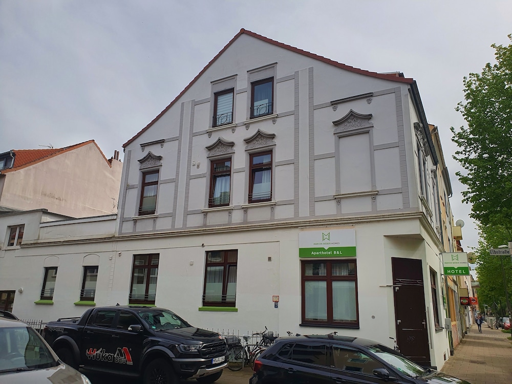 B & L Hostel 1/50