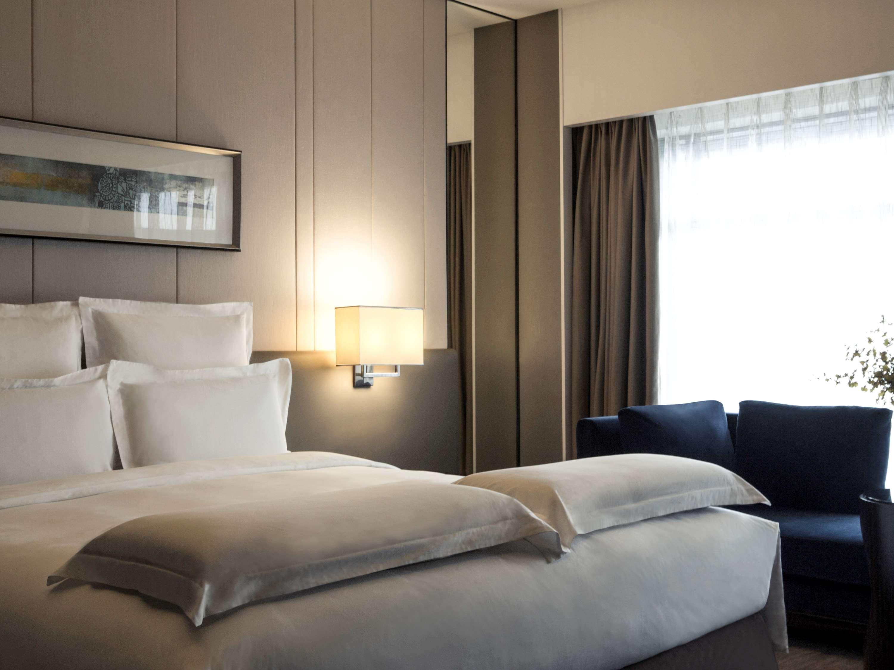 SPACE, PREMIUM, DELUXE, KING BED, LARGE