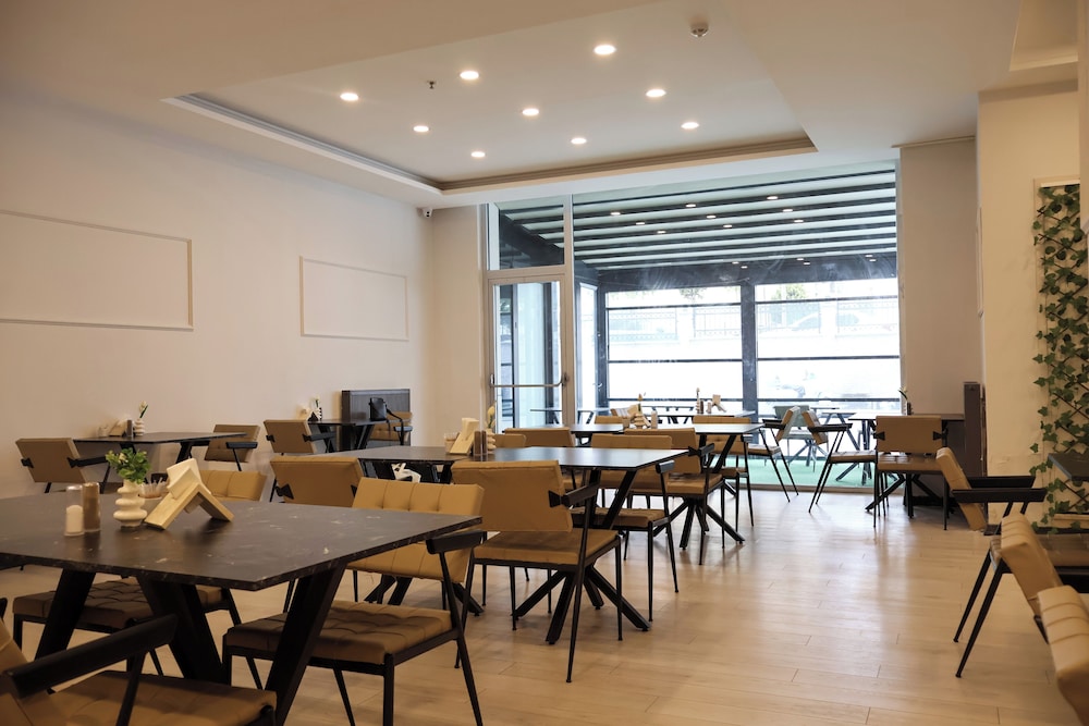 HOME PLUS Hotel & SEYHLI 31/42