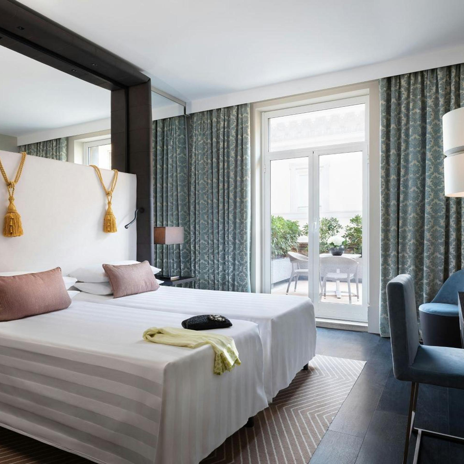 Signature, Superior, King Bed, Urban View, Terrace
