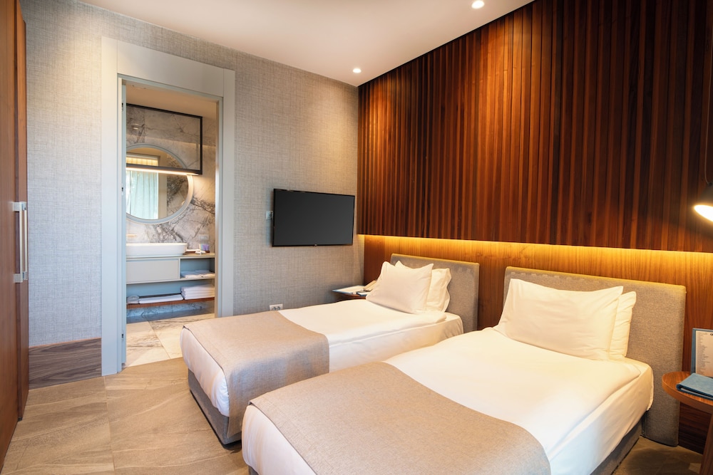 2 BEDROOMS, FAMILY, DOUBLE BED