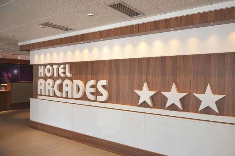 Arcades Hotel 6/30