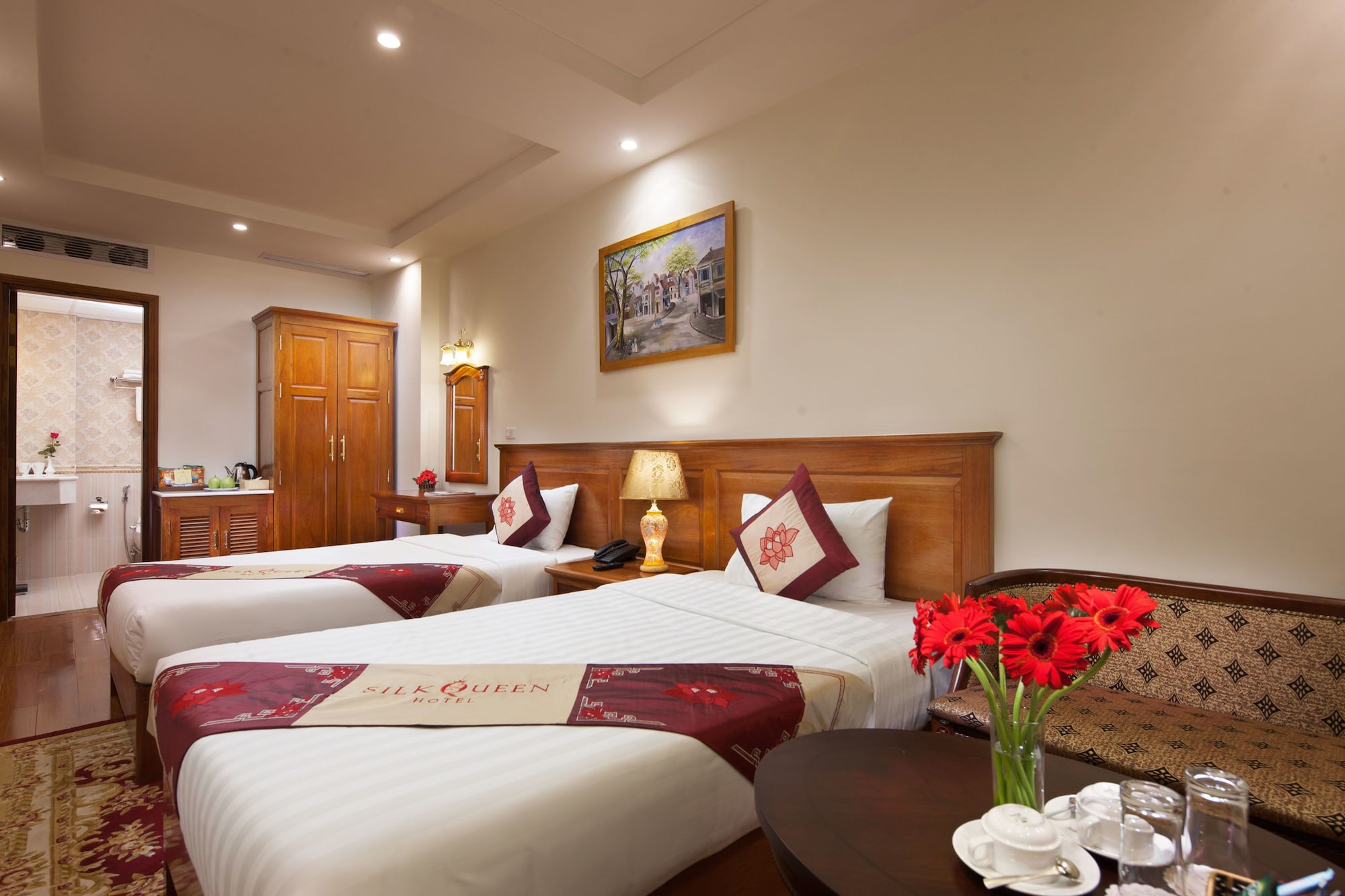 DELUXE, DOUBLE OR TWIN BED