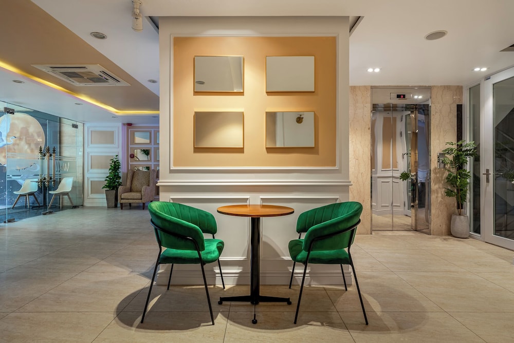 SAZI Resin Hotel - Free Nails/HairWash 36/50