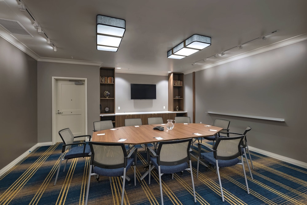 TownePlace Suites by Marriott San Diego Airport/Liberty Station 47/50