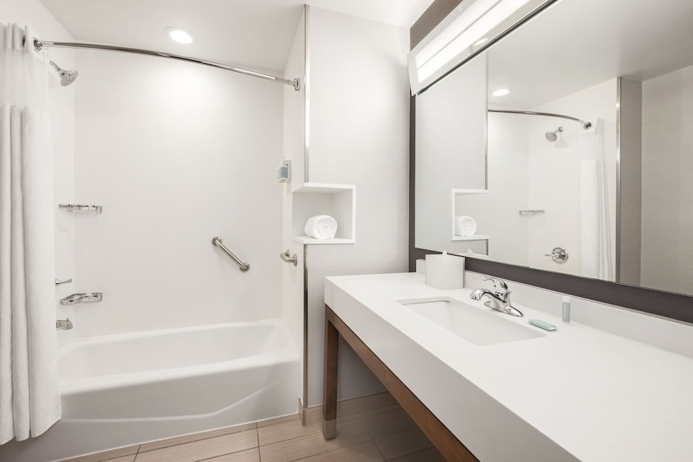 غرفة بسريرين كوين بإطلالة على النهر مع أريكة، Courtyard By Marriott Columbus Phenix City 3/4