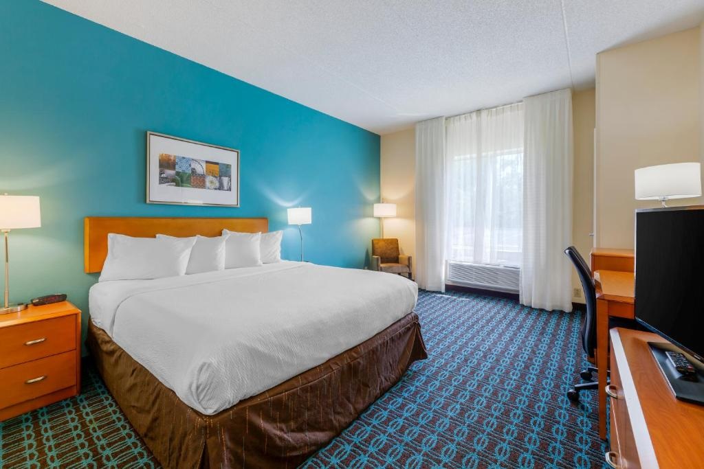 ROOM, KING BED