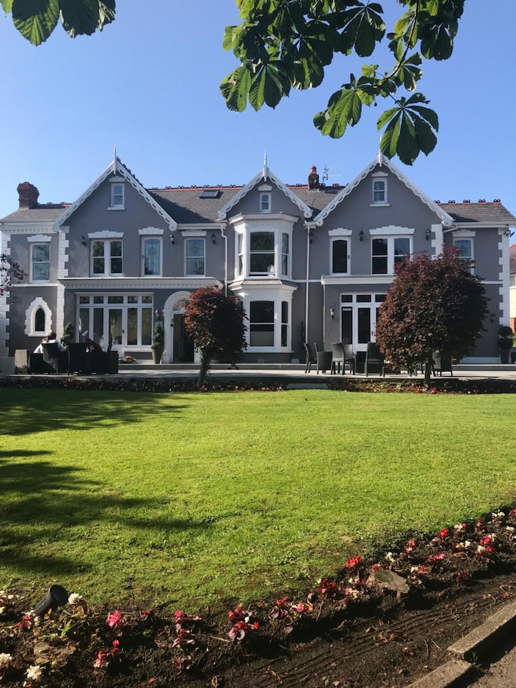 Llwyn Hall Country House 31/33