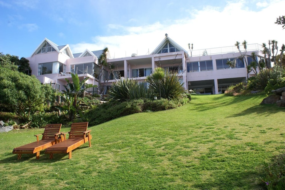 The Pink Lodge On The Beach 33/40