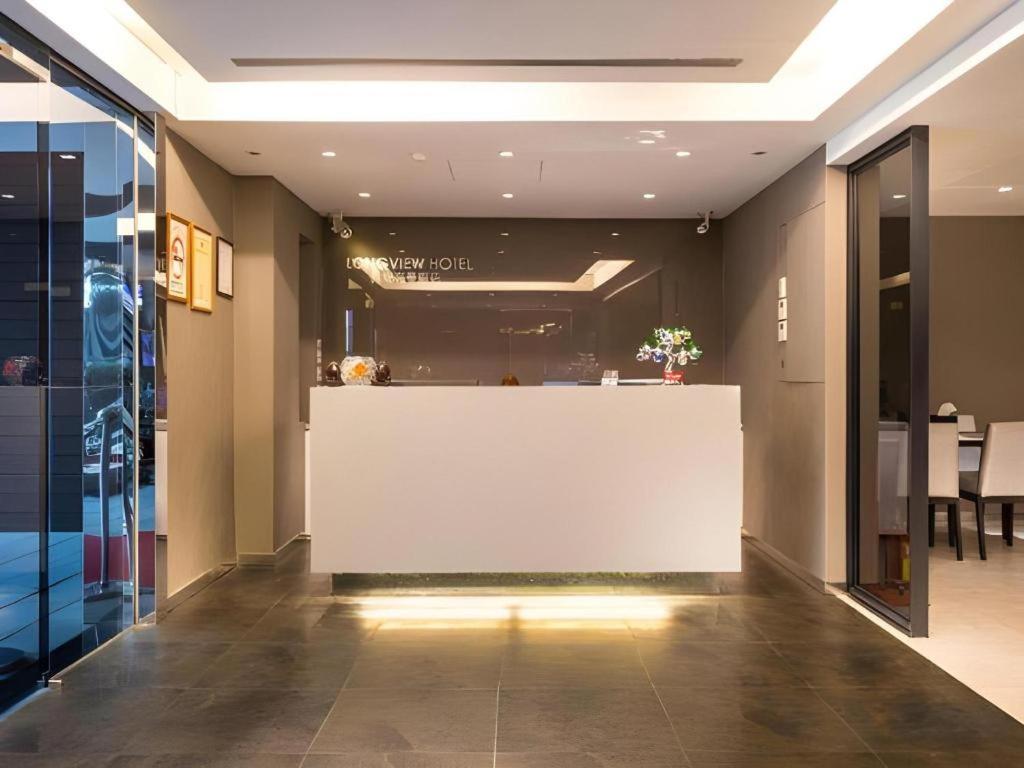 Long View Hotel 3/34