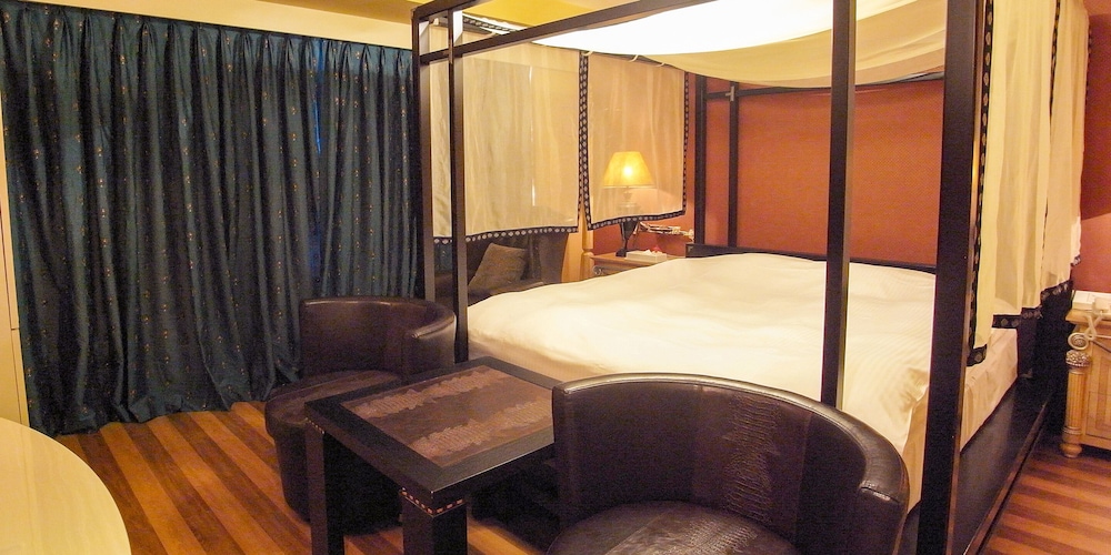 V Hotel - Adults Only 31/50