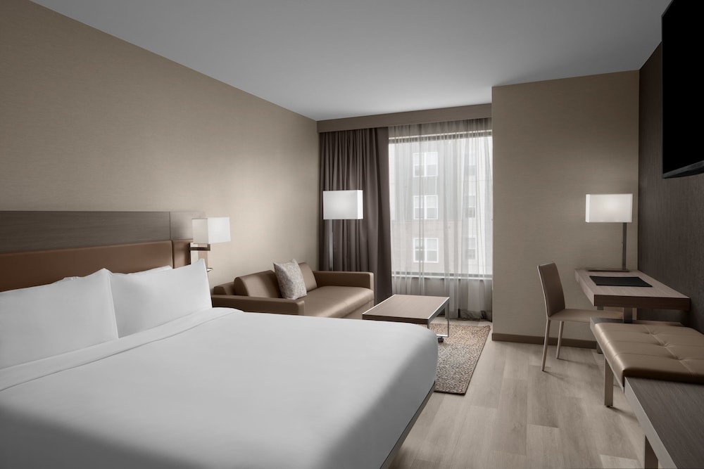 AC Hotel by Marriott Lansing University Area 8/49