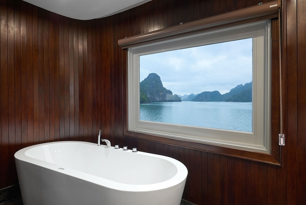 Paradise Grand Cruise – Lan Ha Bay 63/65