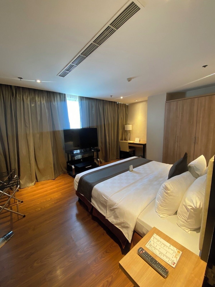 1 Bedroom, Suite, King Bed, Adult Only