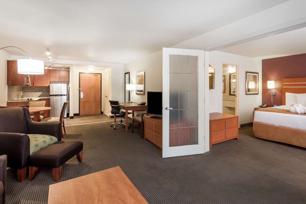 Wingate by Wyndham Calgary 18/39