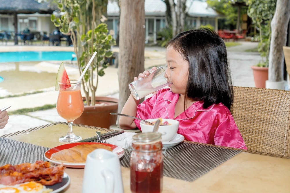 Almont Inland Resort 47/65