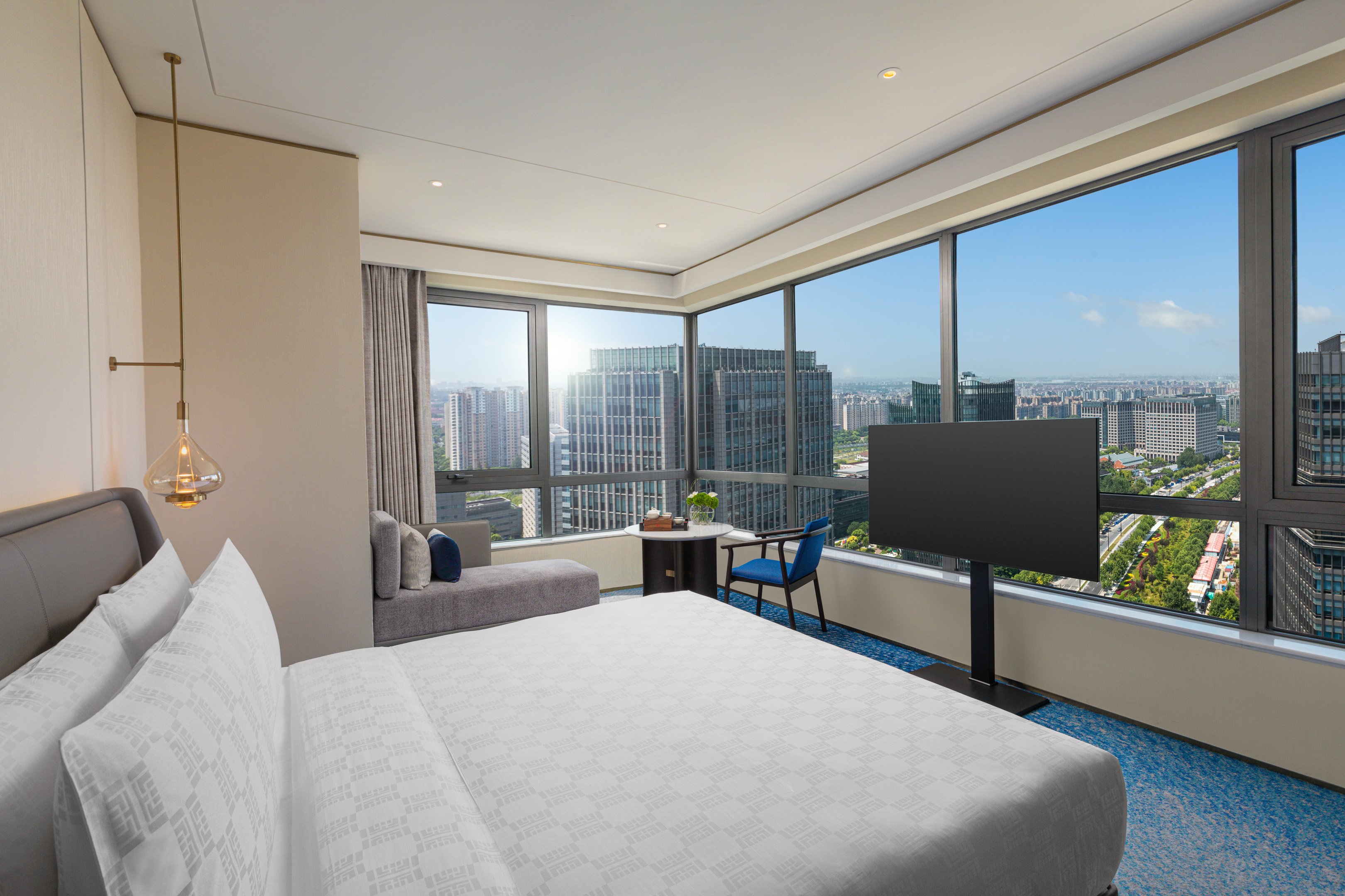 STANDARD, KING BED, CITY VIEW