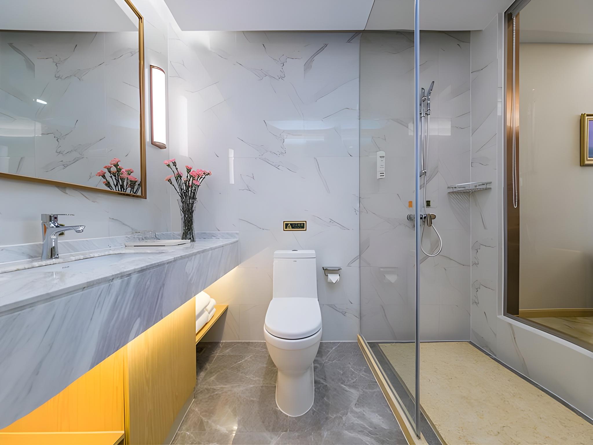 Vienna International Hotel (Huanggang Normal College Ruitian Plaza) 39/39