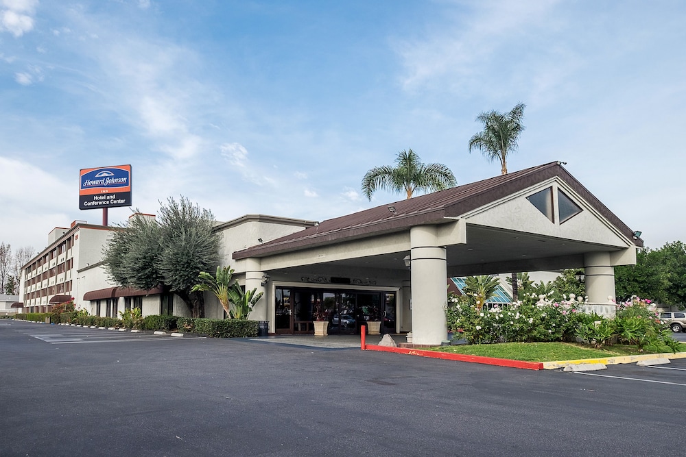 Howard Johnson by Wyndham Fullerton/Anaheim Conference Cntr 1/29