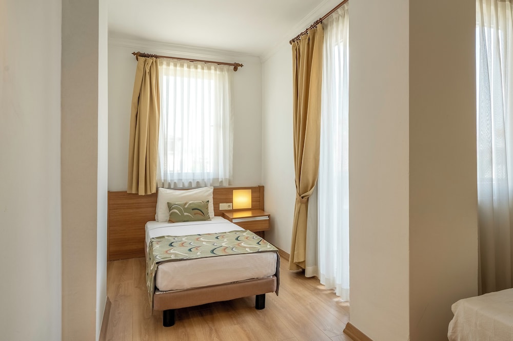 غرفة قياسية ثلاثية ركنية، Hotel Santamarina 5/7