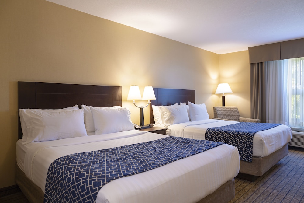 Bayview Hotel (ex Holiday Inn Express & Suites Comox Valley) 10/53